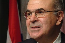 skouris01.jpg